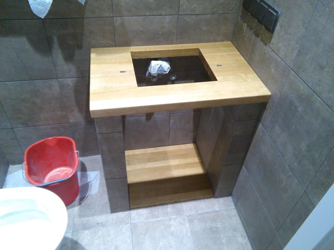 столик в ванную комнату